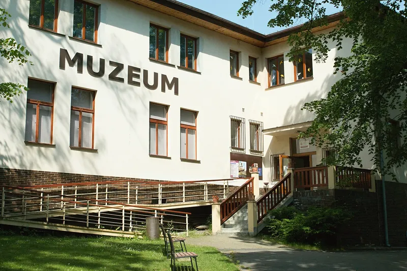 Vchod do Sládečkova vlastivědného muzea v Kladně