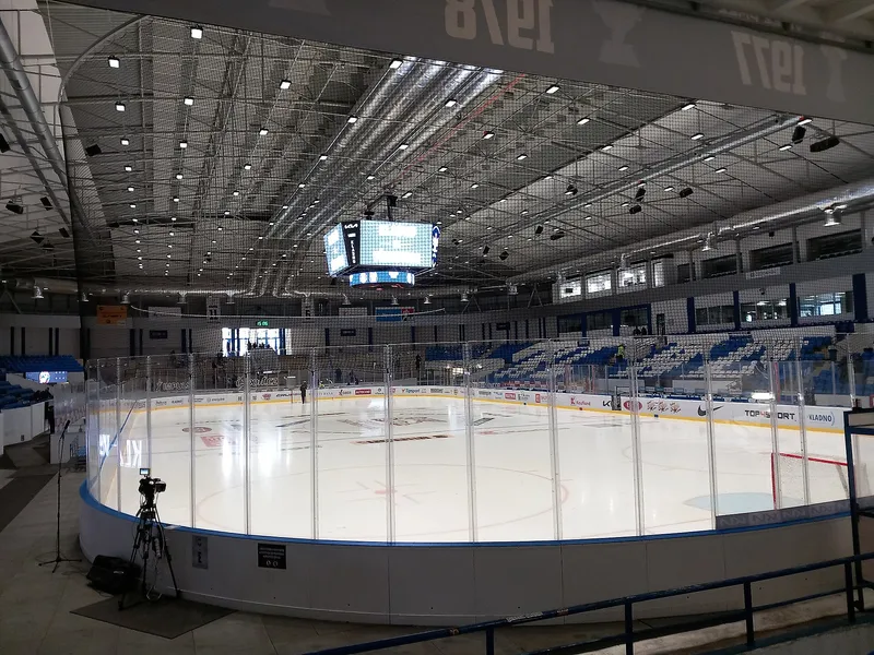 Interiér kladenského ČEZ stadionu po rekonstrukci