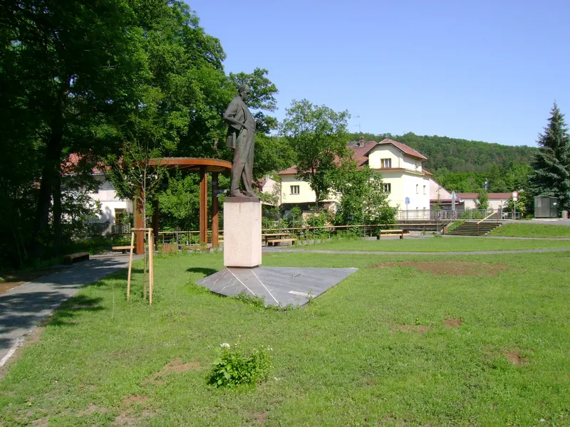 Socha Antonína Zápotockého v Zákolanech